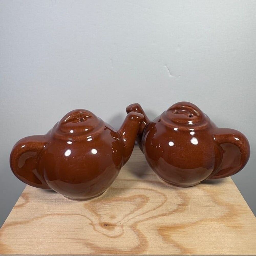 Cape Cod Teapot Salt and Pepper Original Early American